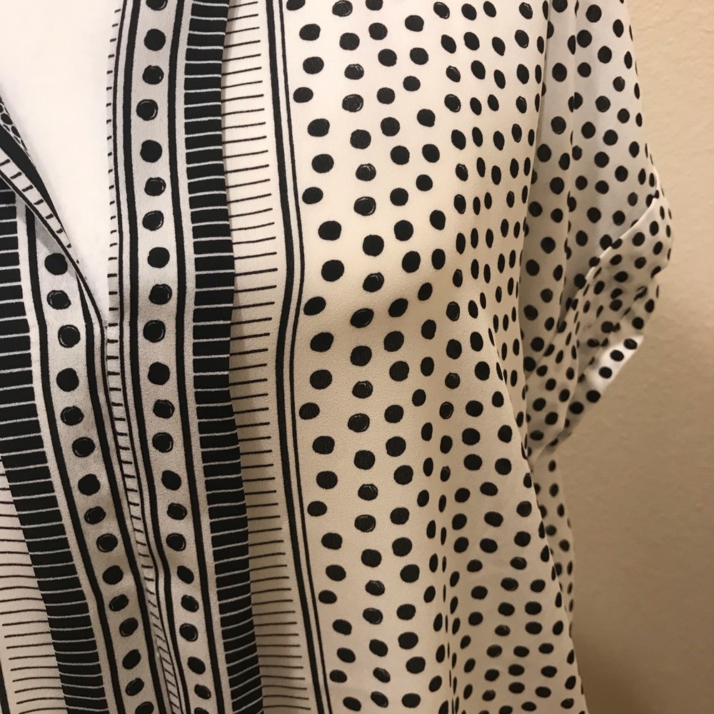 Max Studio V-neck printed top - Picture 3 of 6